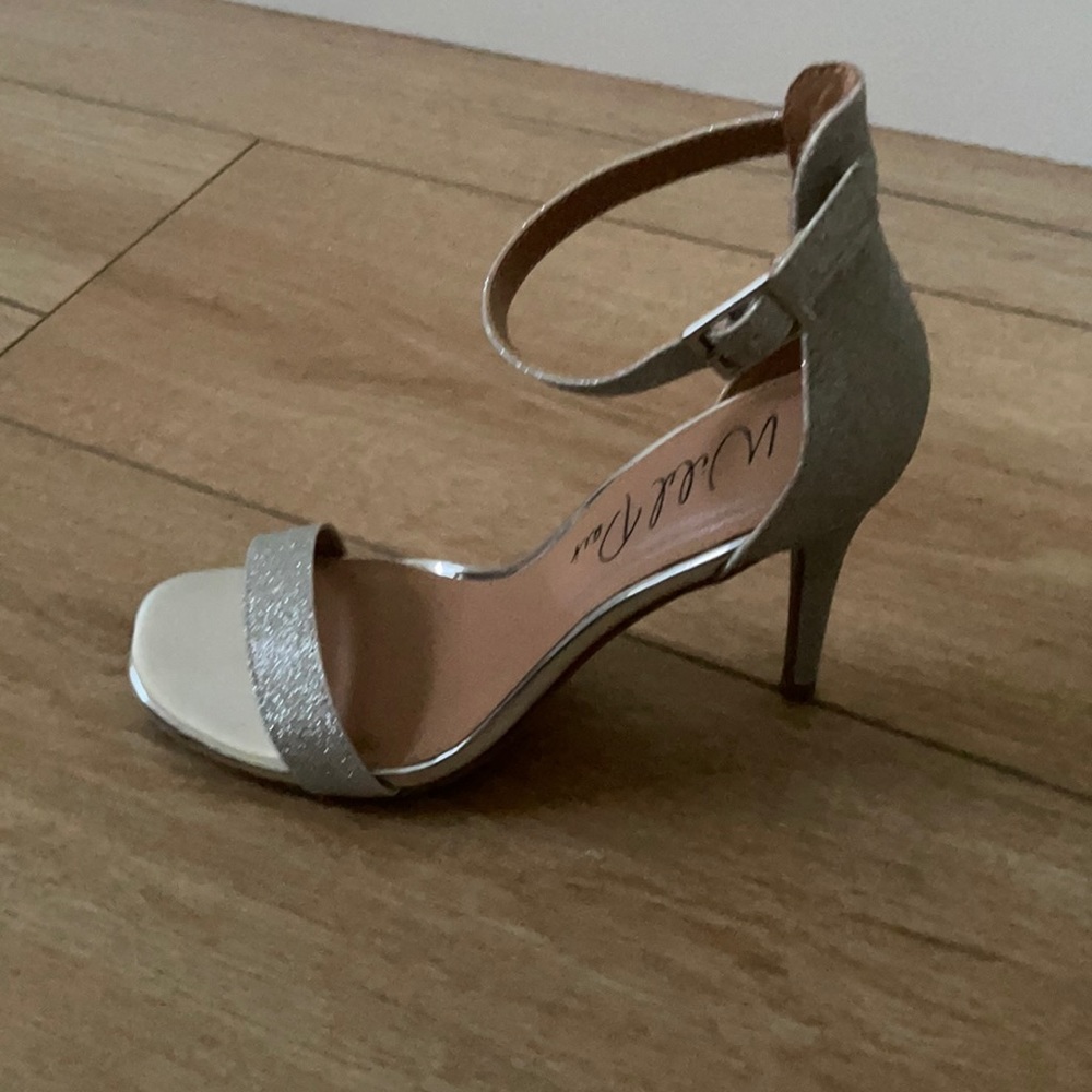 High heel shoes in size 7